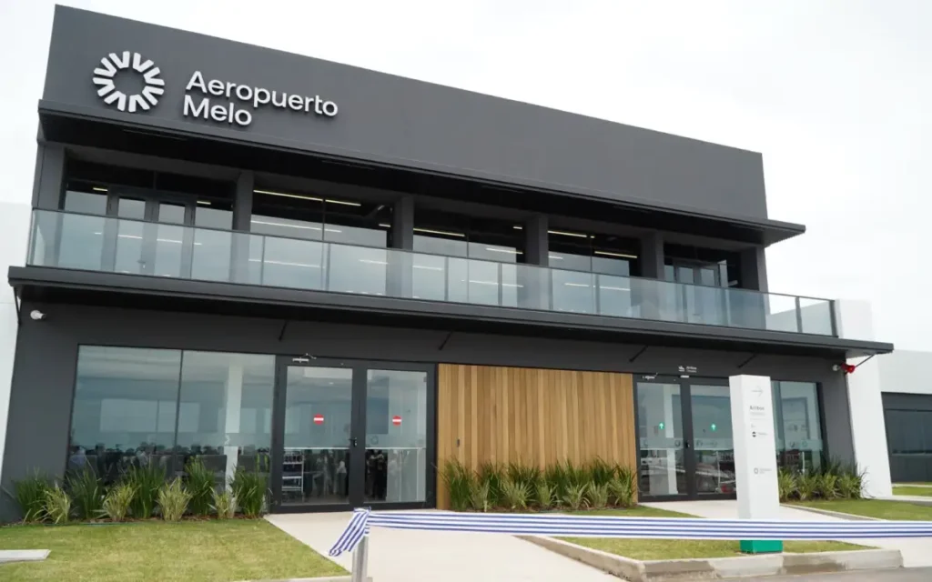 Aeropuerto Internacional de Melo