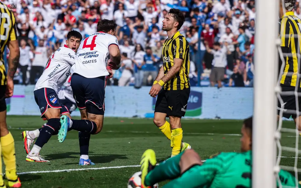 Gol de Nacional frente a Peñarol