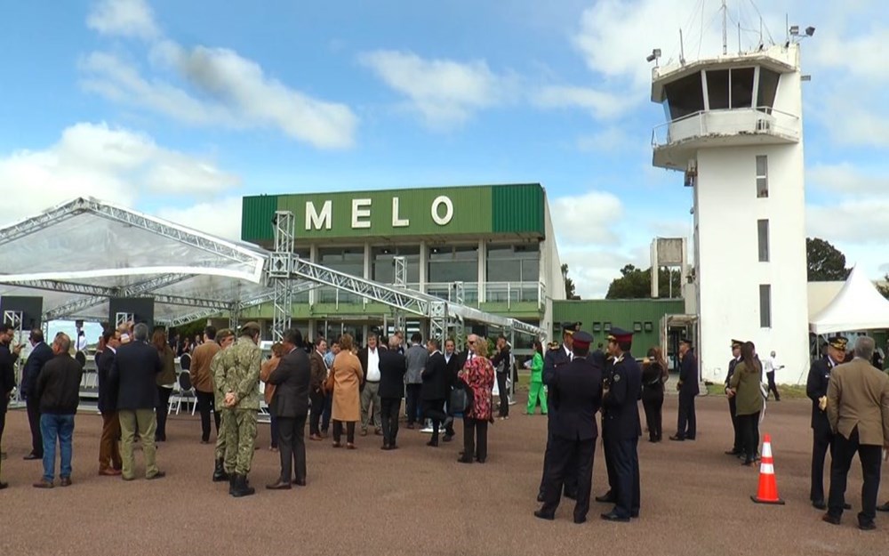 Aeropuerto Internacional de Melo